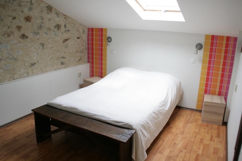 Le Petit Mas D'Ile Bed & Breakfast Saint-Germain-de-Confolens Room photo